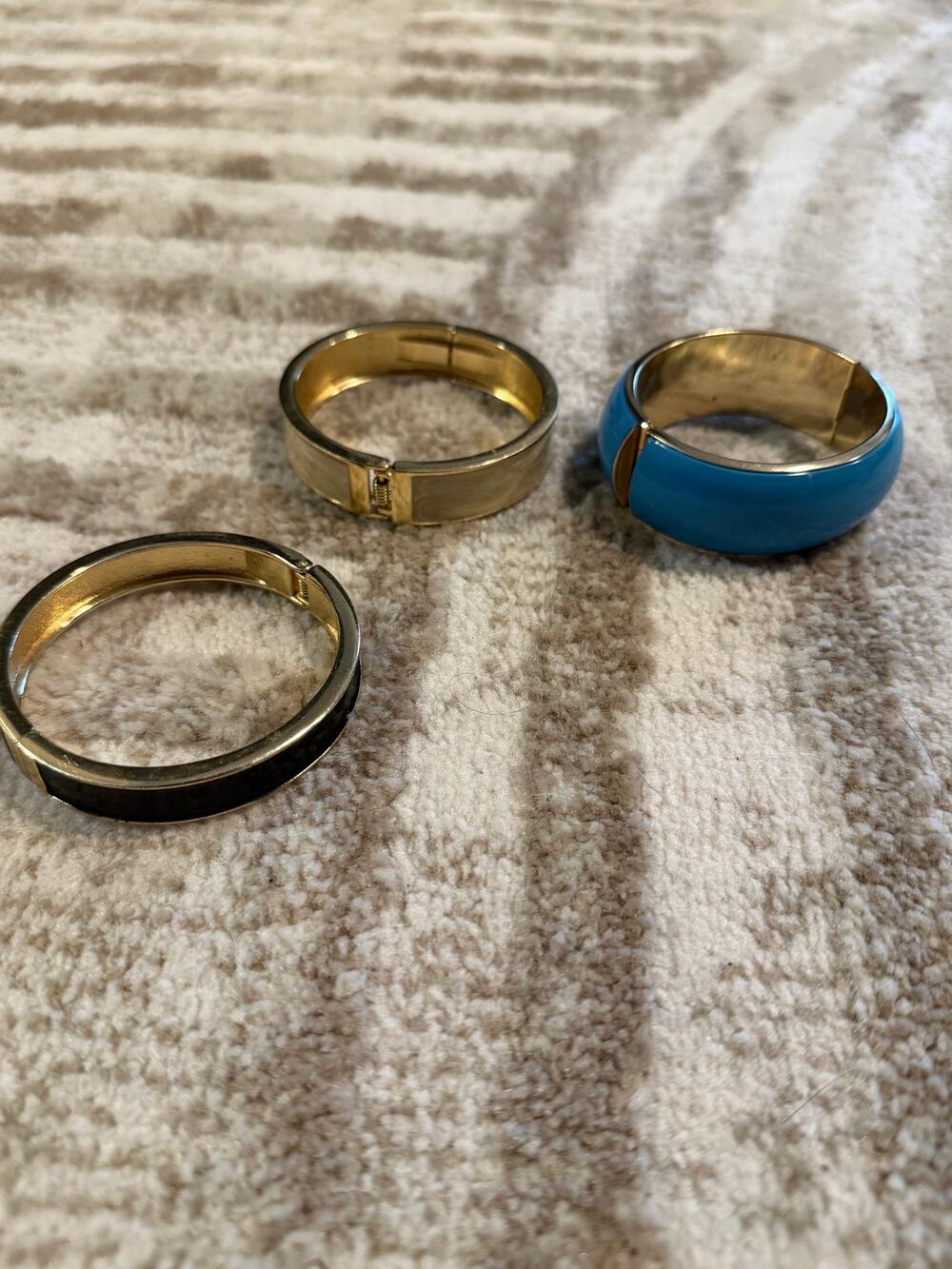 Vtg Turquoise Ivory Black Spring Loaded Bangle Bracelets Size 7 - Set of 3 (SF4)